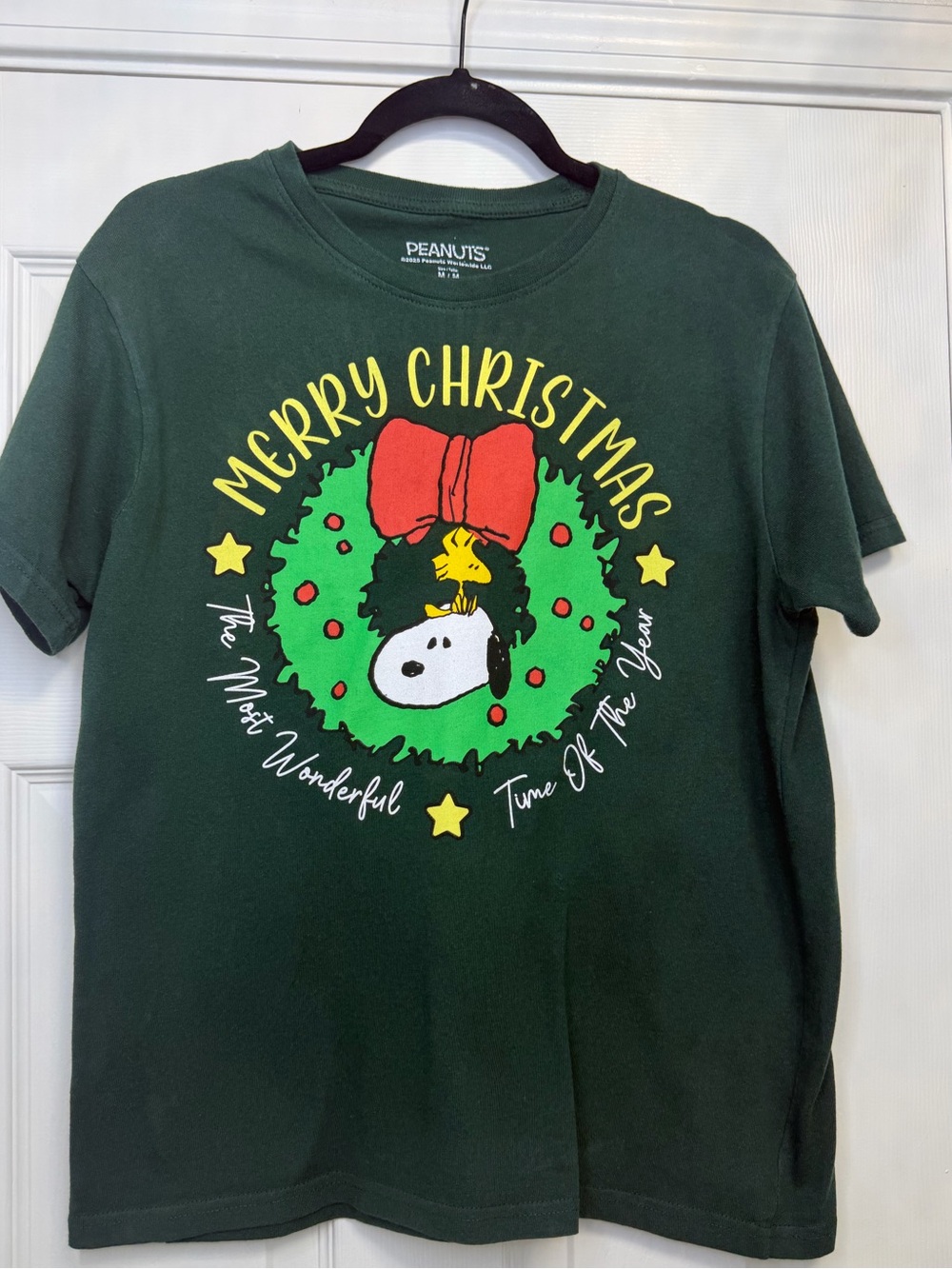 Peanuts Snoopy Christmas Wreath Graphic T-Shirt Medium EUC